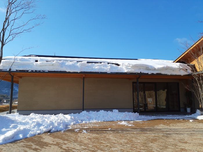 屋根から雪が･･･